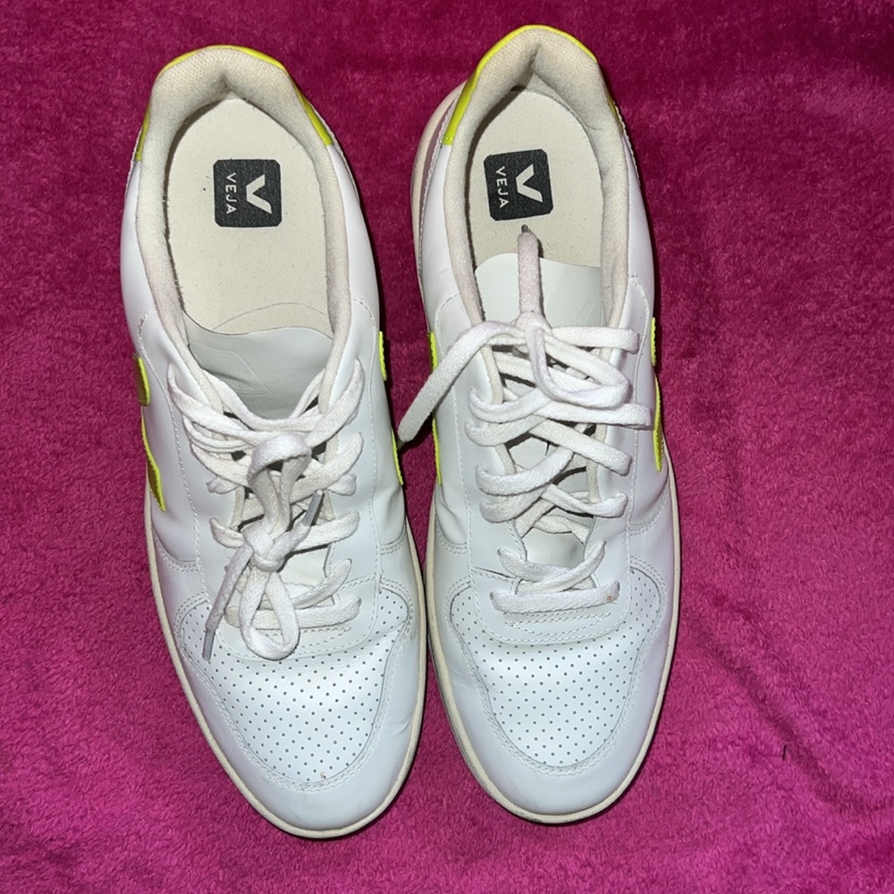 Veja Men's V-10 Leather Low Top Sneakers - Picture 4 of 15